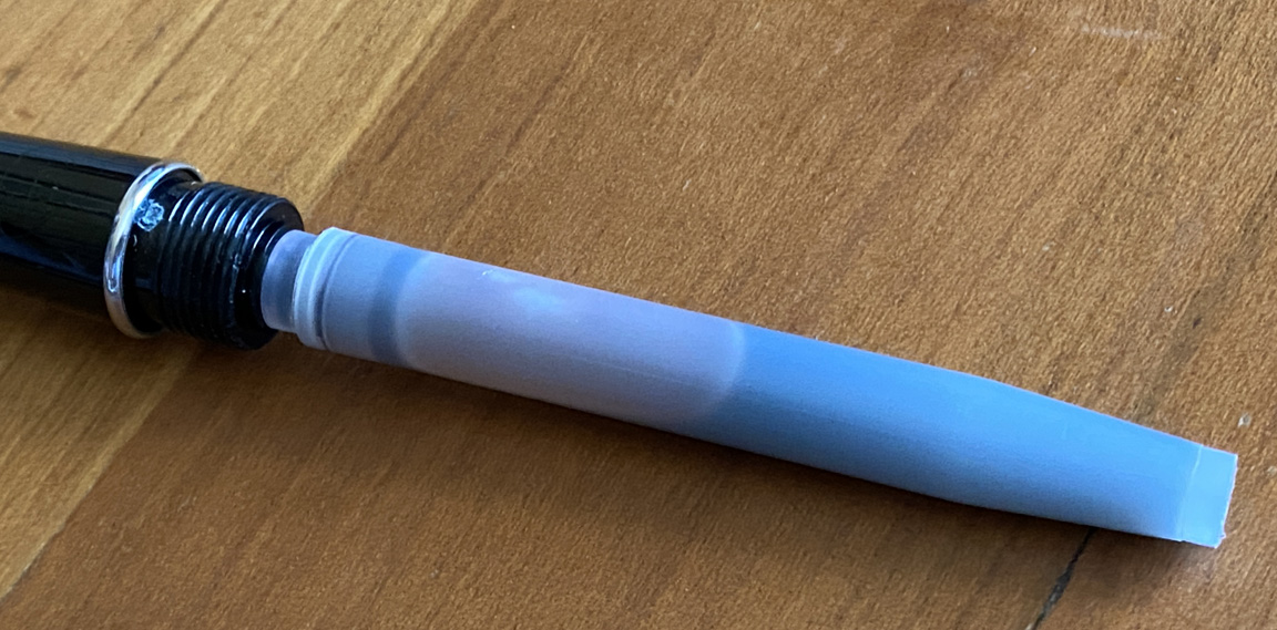 Platinum ink cartridge inserted onto 2 Cart nib section Alt text